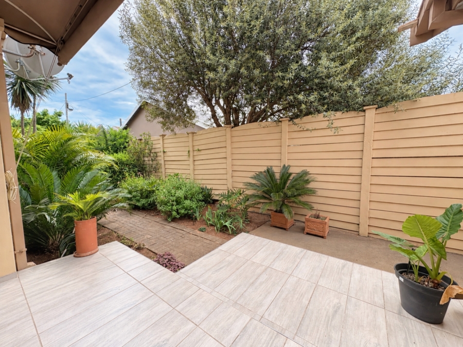 2 Bedroom Property for Sale in Flimieda North West